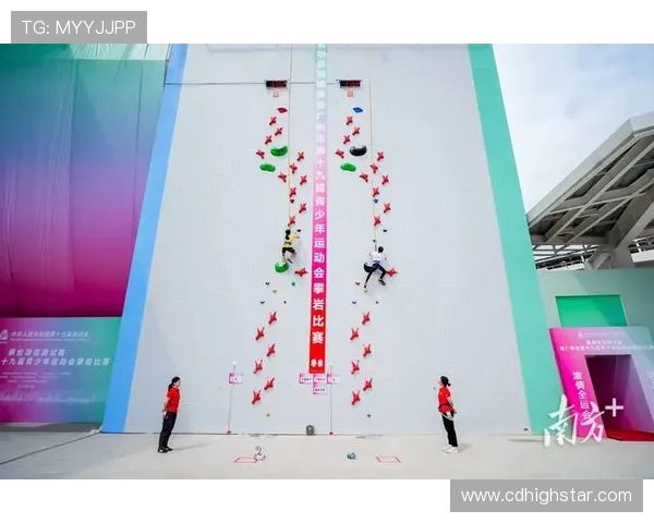 深圳攀岩队与南京攀岩队赛后复盘分析团队配合与战术执行情况